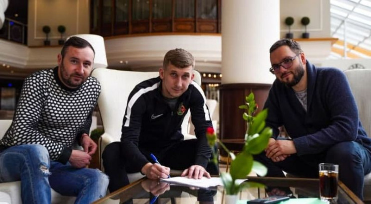Измена дня: Украинский футболист подписа…
