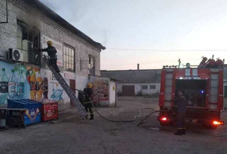 На Херсонщине вспыхнул магазин: сгорели…
