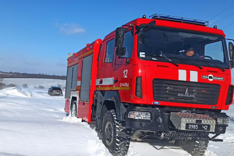 Автобуси, "швидкі", машини: Рятування лю…