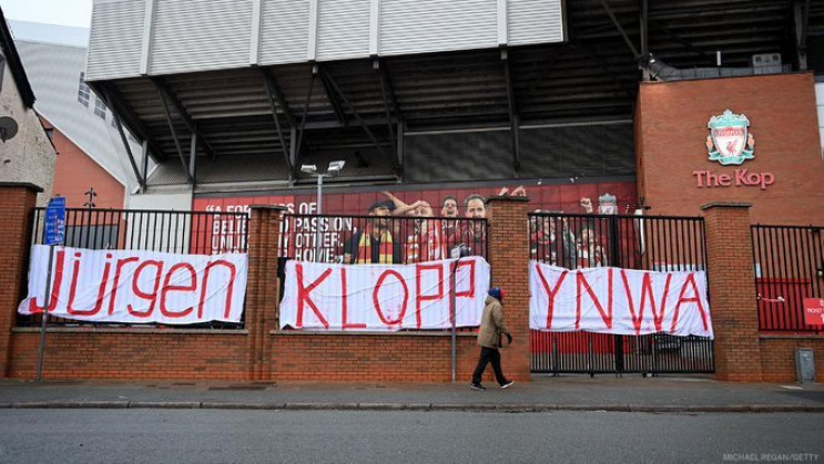 Біля стадіону "Ліверпуля" з'явився банер…
