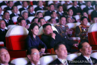 Жена лидера Северной Кореи впервые за го…