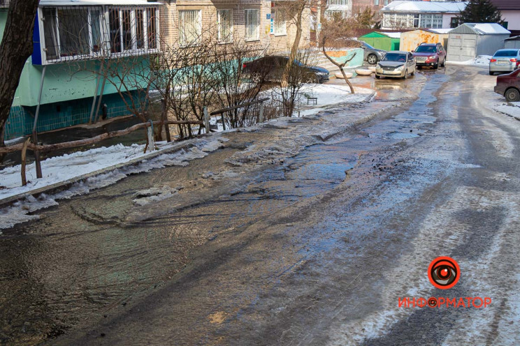 В центре Днепра из-за прорыва водопровод…