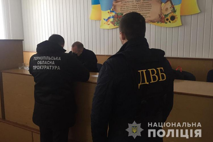 На Тернопільщині патрульний попався на м…