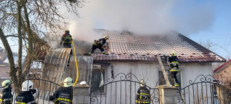 У Червонограді на пожежі врятували чолов…