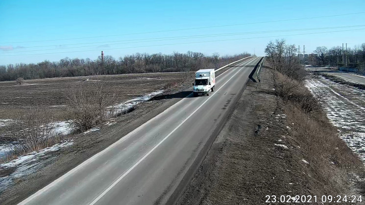 На Харківщині 11 бригад дорожників латаю…