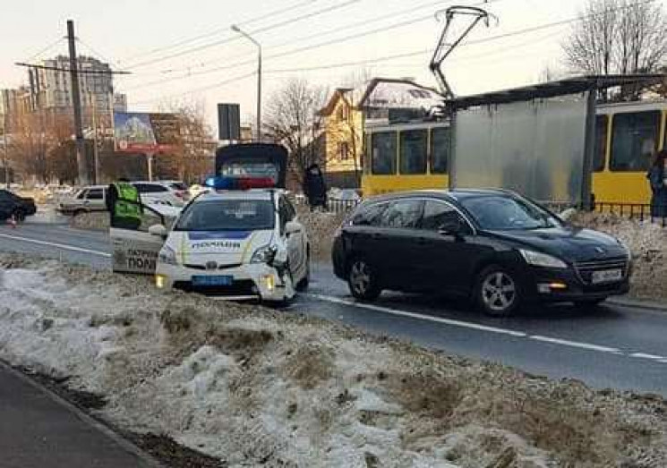 У Львові в ДТП потрапив автомобіль поліц…