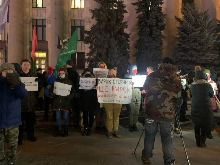 У Харкові більше 100 громадян пікетують…