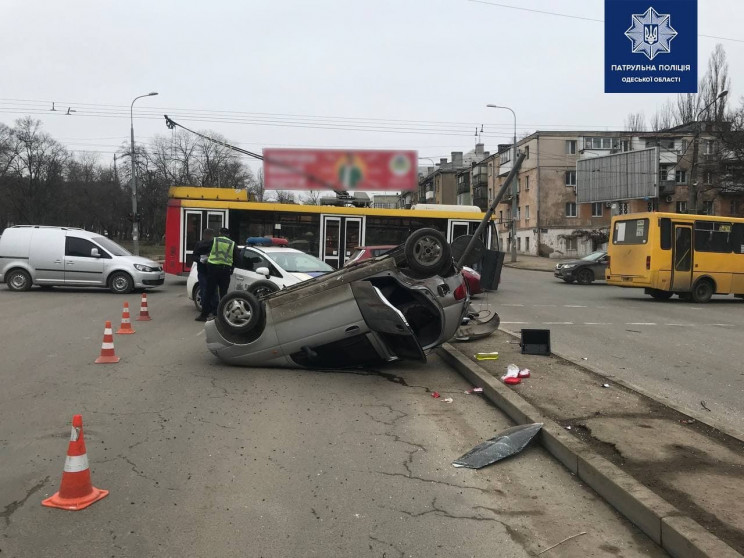 В Одесі автівка розбилась вщент після зі…