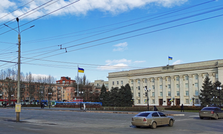 Место памяти или общественное пространство: Почему центральная площадь Херсона стала яблоком раздора