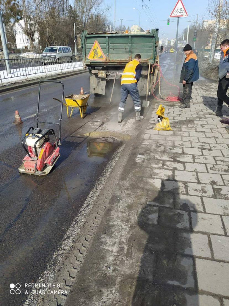 У Львові відновили ремонт доріг (ФОТО)…