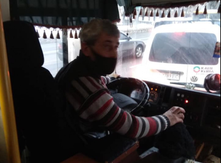 У Києві водій вигнав з маршрутки дітей-п…