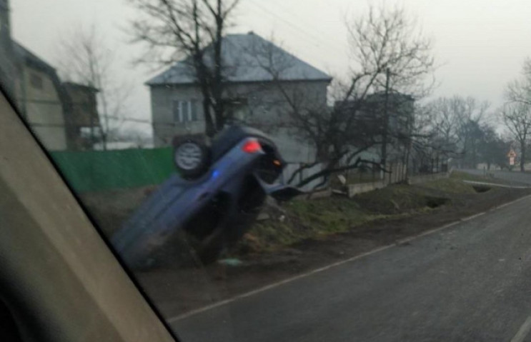 ДТП на Берегівщині: Автомобіль "приземли…