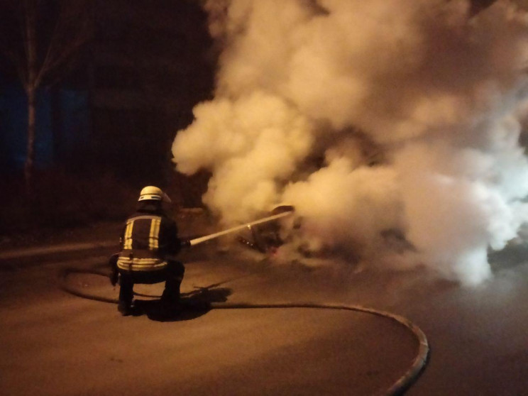 У Запорізькій області згоріли дві автівк…