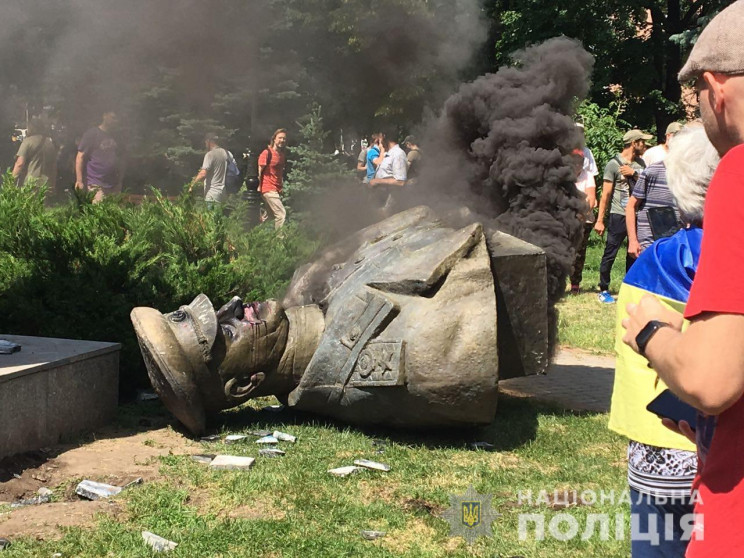 Снесение памятника Жукову в Харькове: У…
