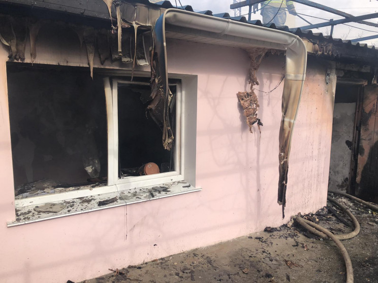 В пожаре в Севастополе пострадали два че…