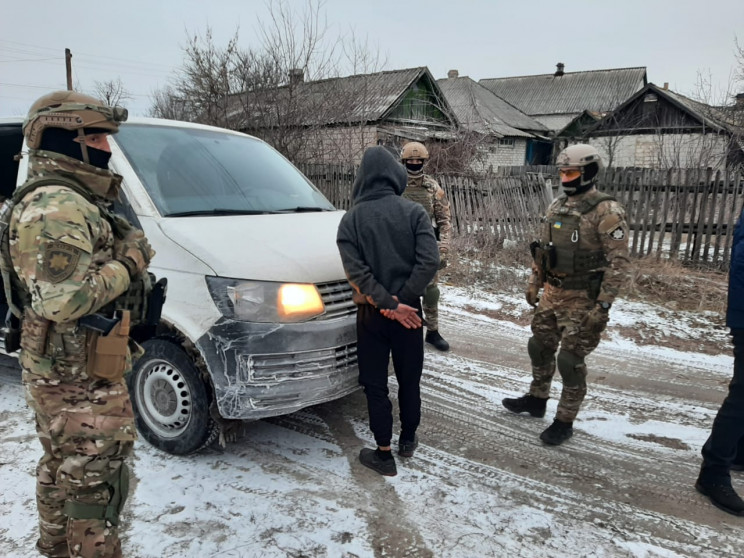 На Луганщині затримали нелюдів, які погр…