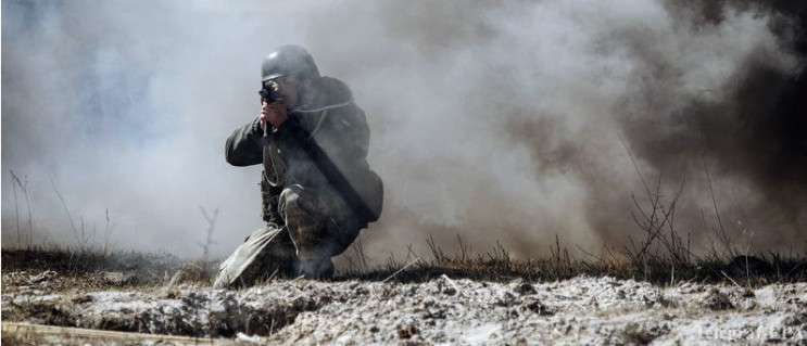 На Донбасі дев'ятеро бійців ЗСУ підірвал…