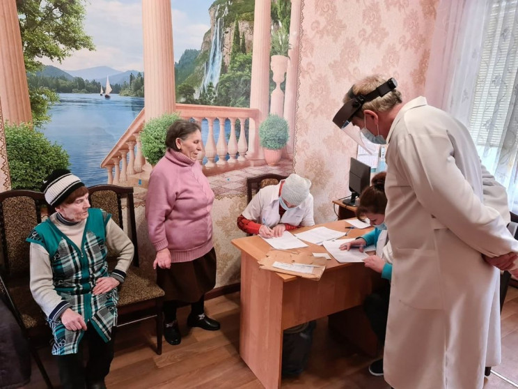 На Луганщині від COVID-19 вакцинують літ…