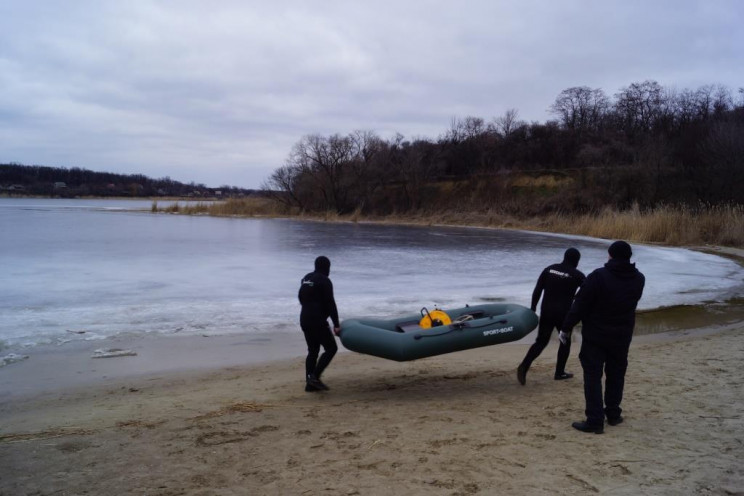 У Запоріжжі дістали з води тіло хлопчика…