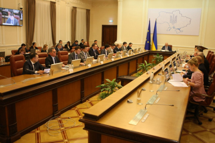 Прем'єр Шмигаль проводить засідання уряд…