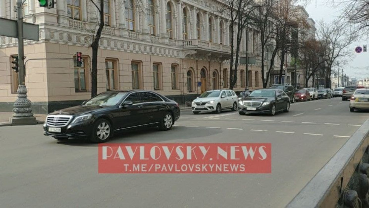 В Киеве кортеж Порошенко ехал по встречн…