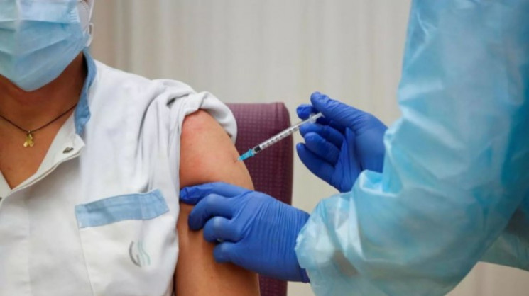 В Україні за добу вакцинували майже тися…