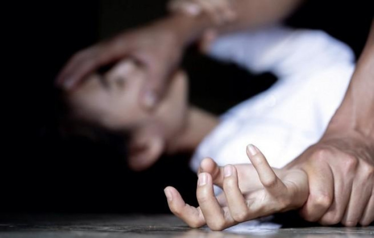 Під Києвом двоє чоловіків зґвалтували ді…
