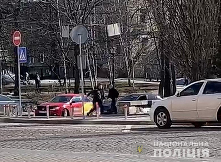 У центрі Києва сварка водіїв переросла у…