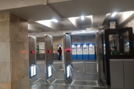 Нові турнікети у столичному метро критик…