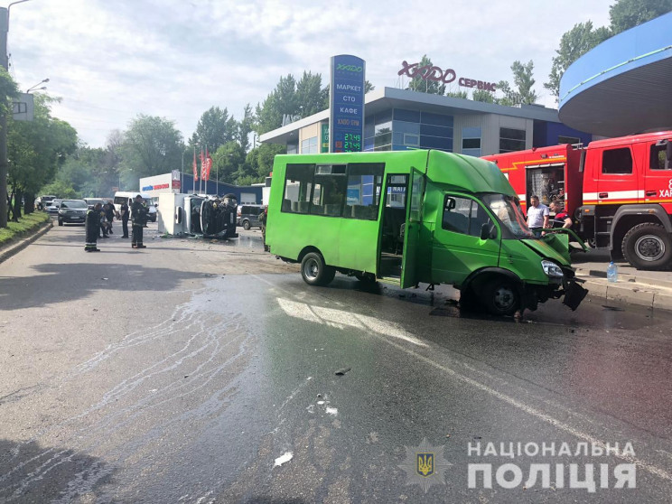 В аварии с маршруткой в Харькове пострад…