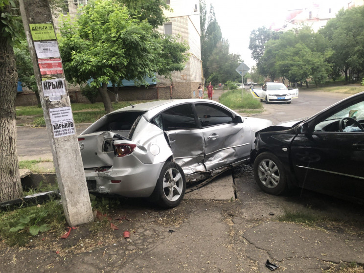 В центре Бердянска побились машины, есть…