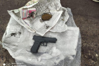 Набої, гранати, автомат: На Луганщині пі…