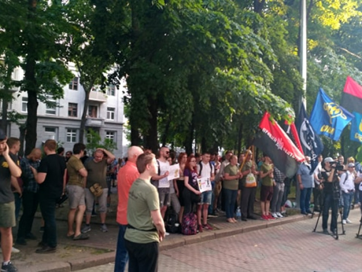 В Харькове около 150 граждан пикетируют…