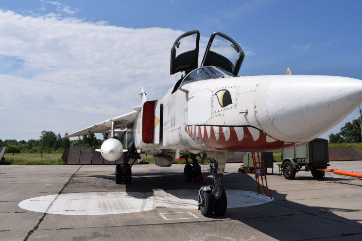 Старокостянтиновских летчиков на Су-24М…