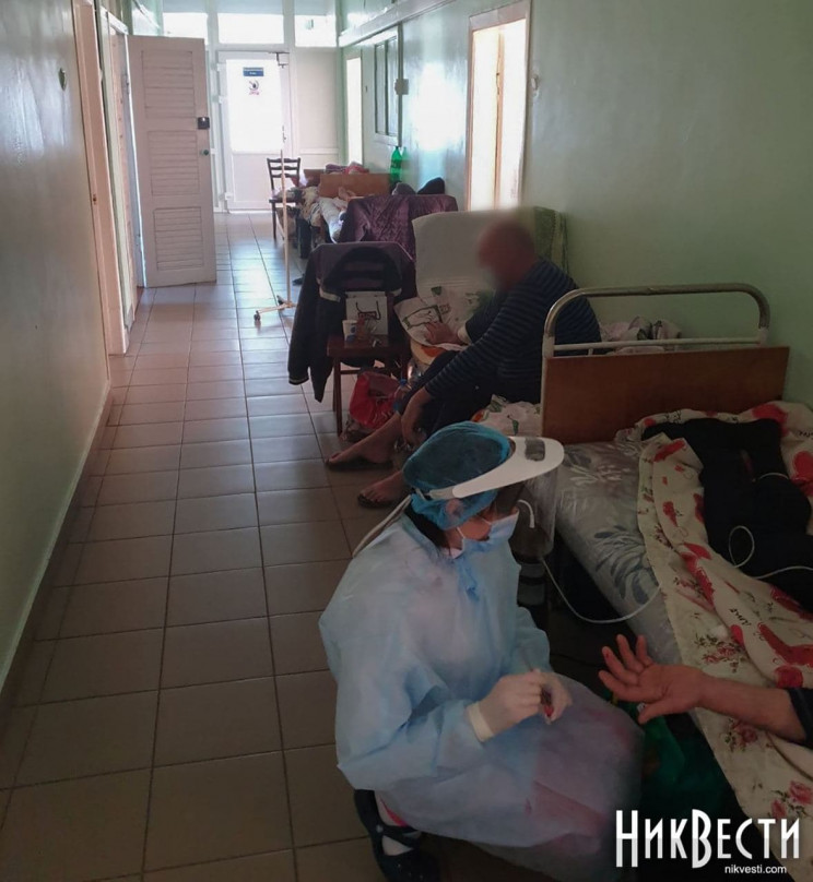 Всі палати зайняті: У Миколаєві пацієнта…