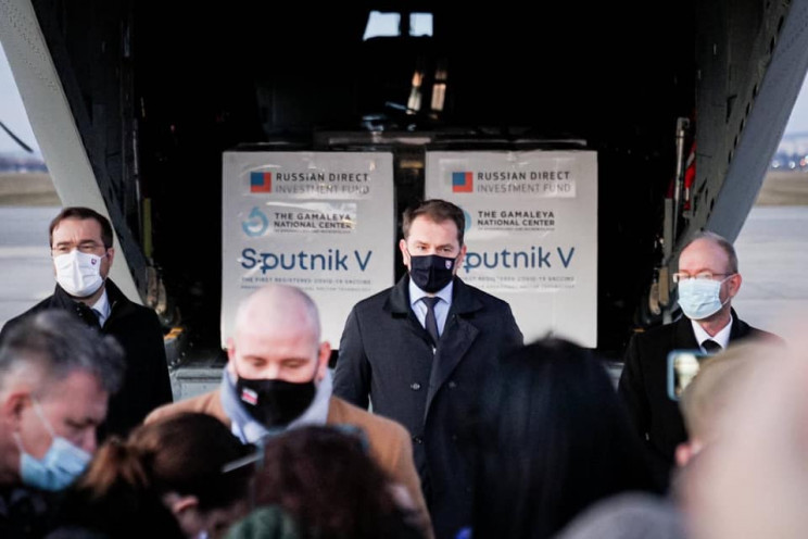 Криза через "Супутник V": Прем'єр Словач…