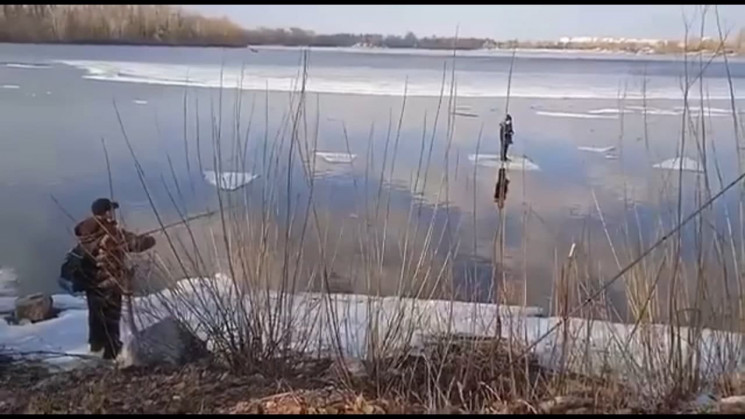У Києві рибалка спінінгом витягнув з річ…