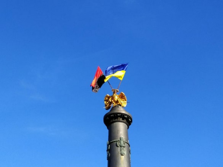 Петиция: В Полтаве требуют снять флаги с…