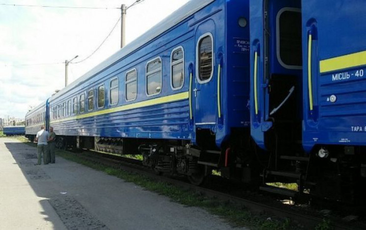 Поезд из Кривого Рога переехал автомобил…