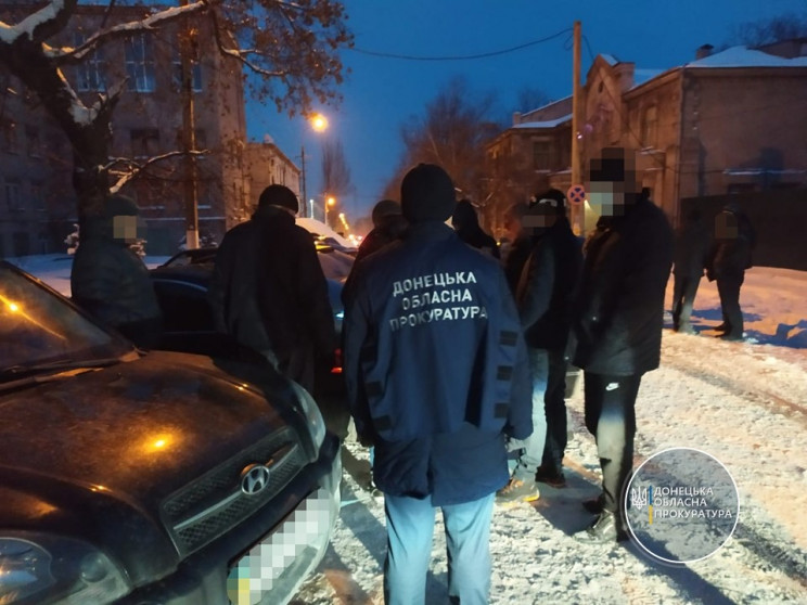 В Донецкой области следователь и полицей…