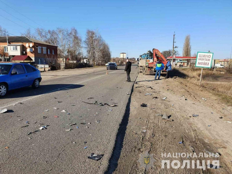 На Харківщині легковик зіткнувся з ванта…