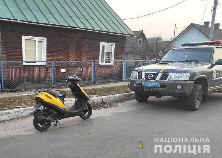 У Рафалівці чоловік в чорній балаклаві в…
