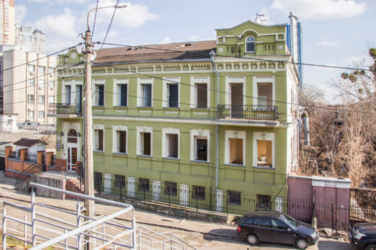 У Києві встановили борд на захист будинк…