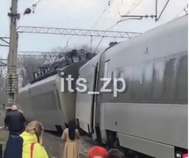 На Дніпропетровщині швидкісний поїзд зій…