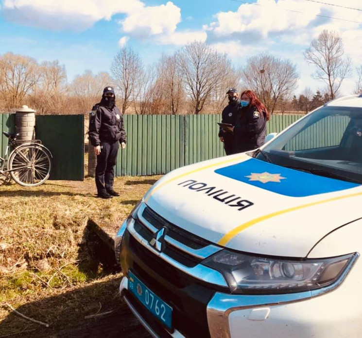 Прикарпатка покинула немовля біля чужого…