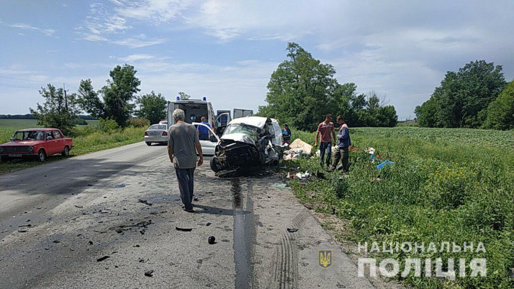 Взрыв колеса грузовика спровоцировал сме…