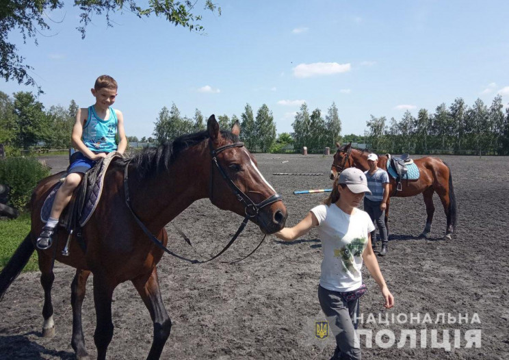 На Днепропетровщине полицейские повели д…