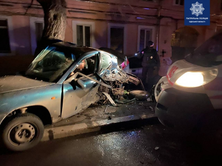 В Одессе карета скорой попала в сокрушит…