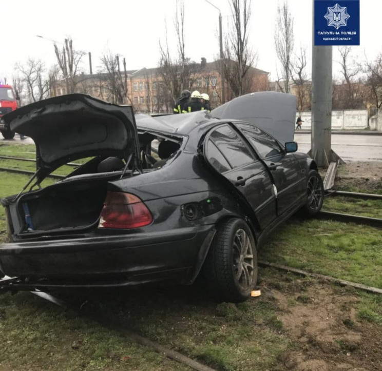 Водій потрапив до лікарні після руйнівно…