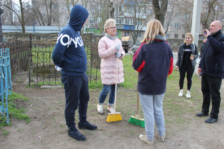 Херсонських чиновників змусили брати уча…